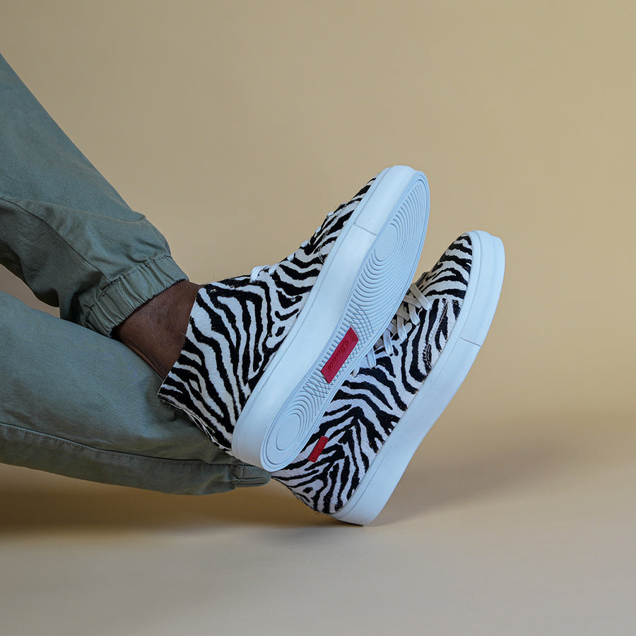 Baynor / Zebra / White