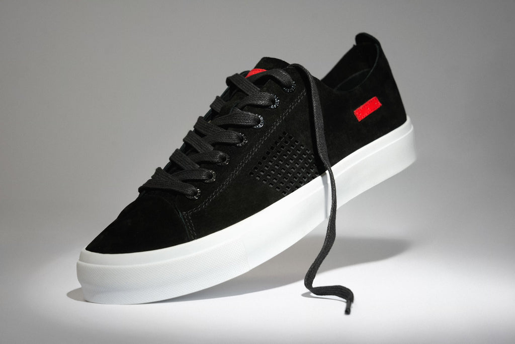 Seika / Black Pig Suede / White