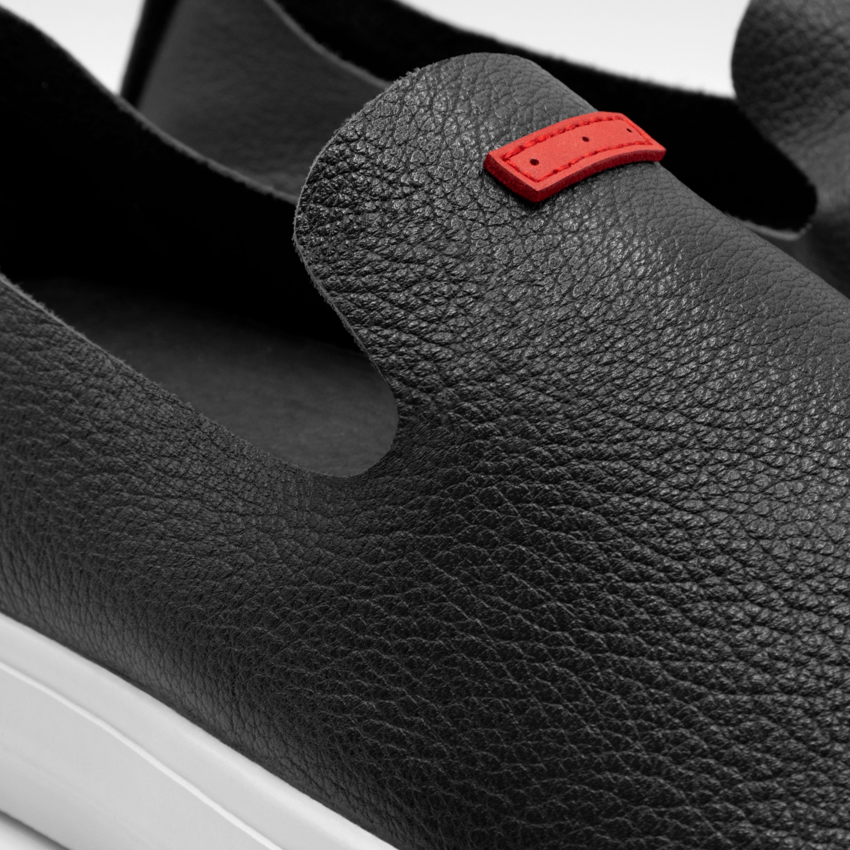 Glover / Black Full-Grain Leather / White