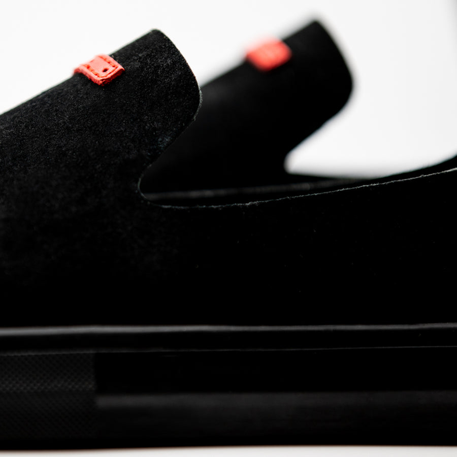 Glover Black / Black Pig Suede