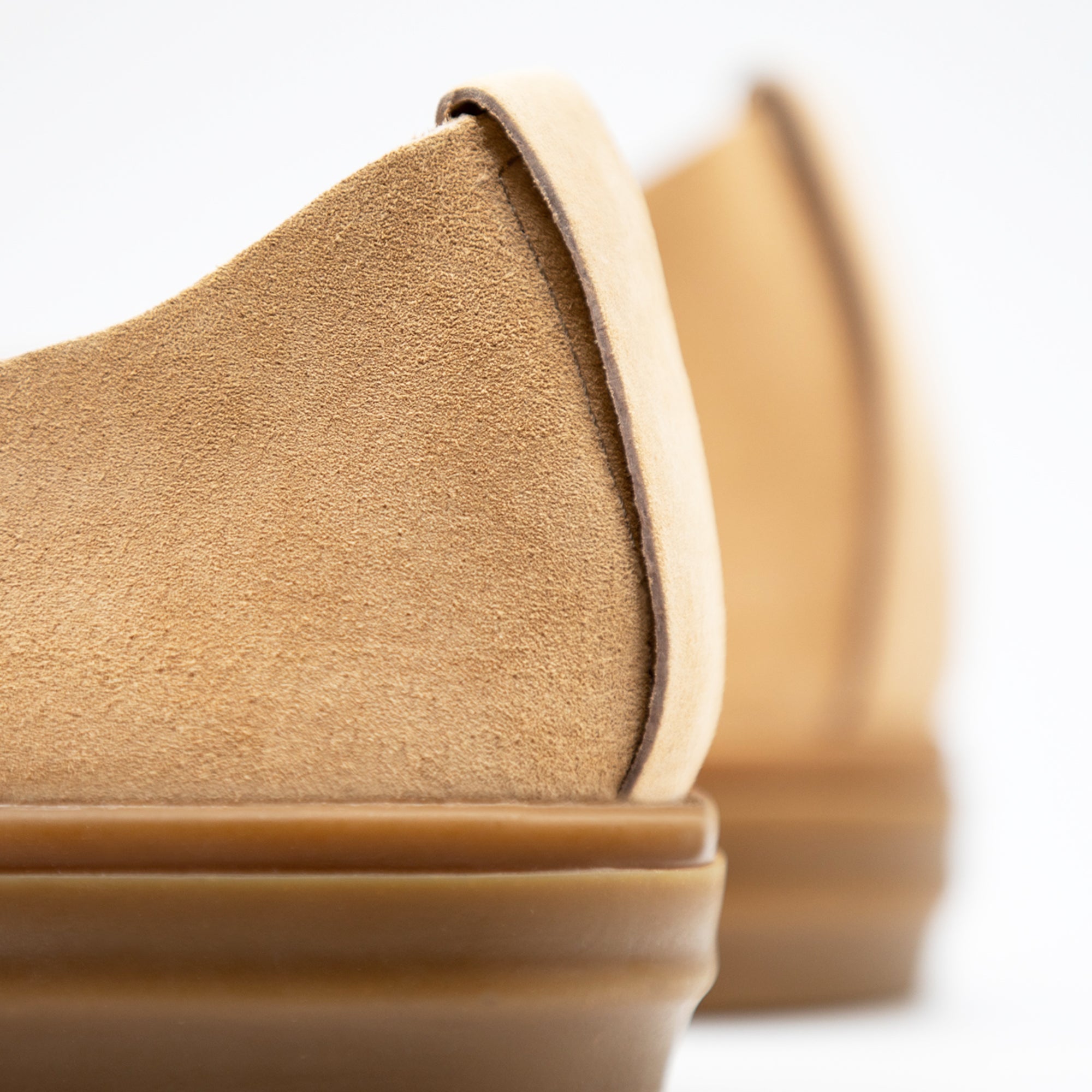 Glover / Peanut Butter Pig Suede / Gum