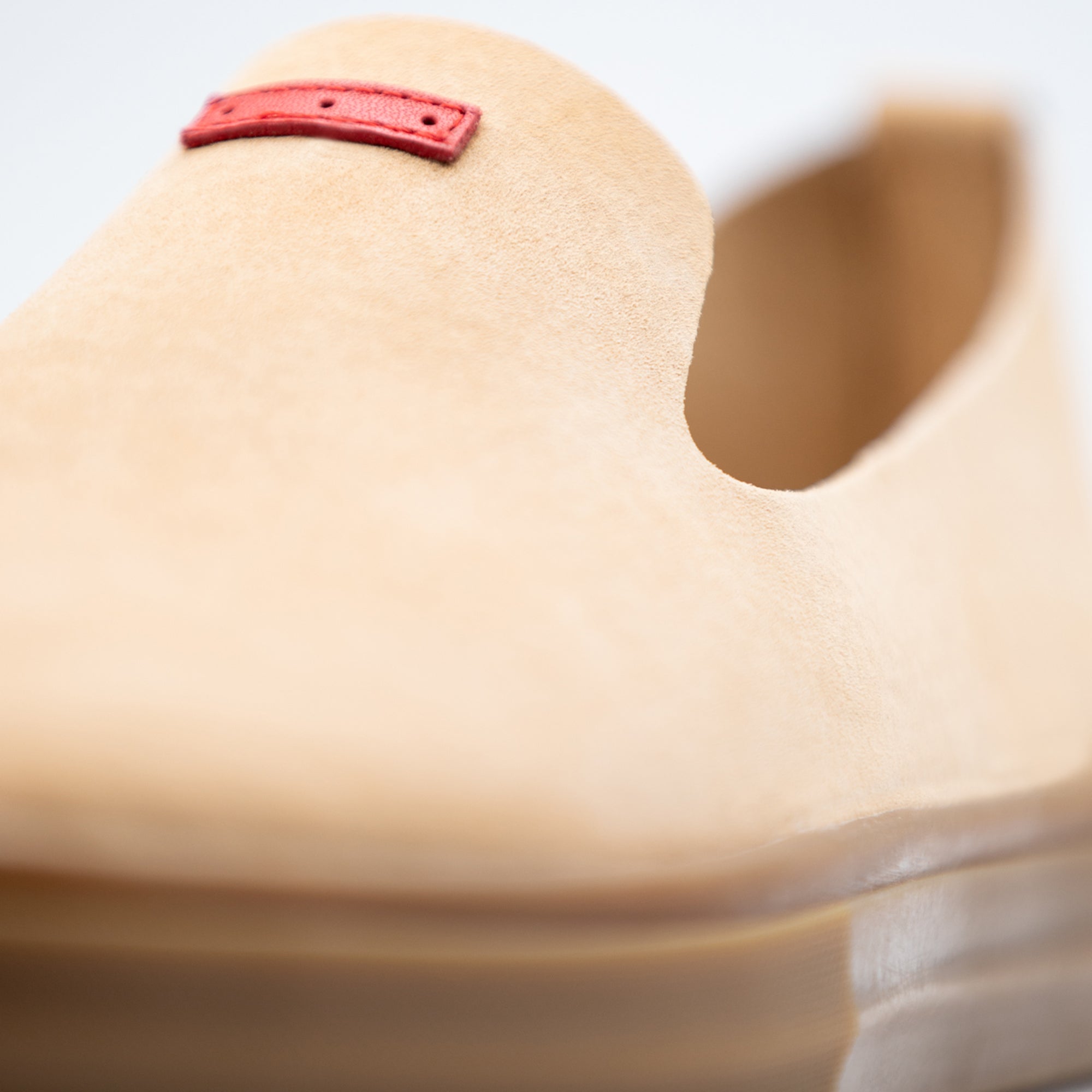 Glover / Peanut Butter Pig Suede / Gum