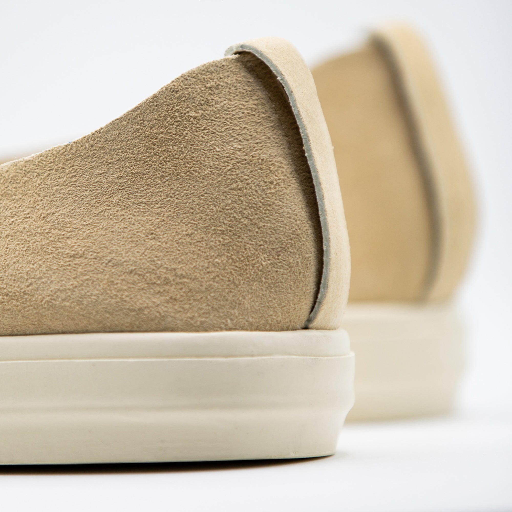 Glover / Tan Pig Suede / White