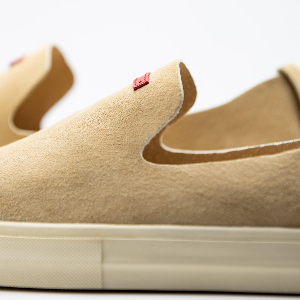 Glover / Tan Pig Suede / White