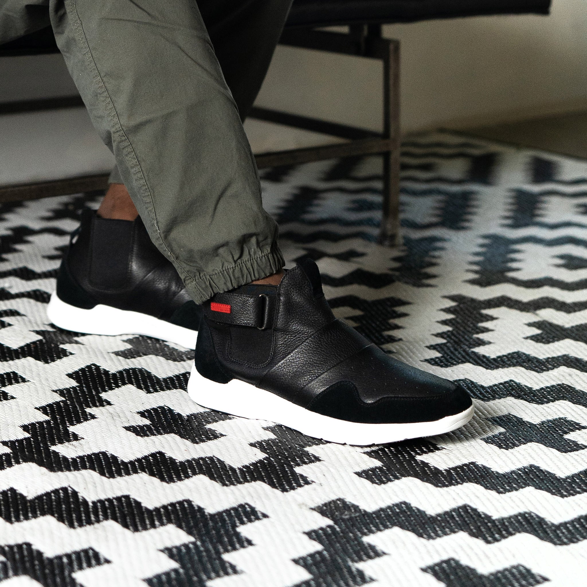 Moonrun / Black White