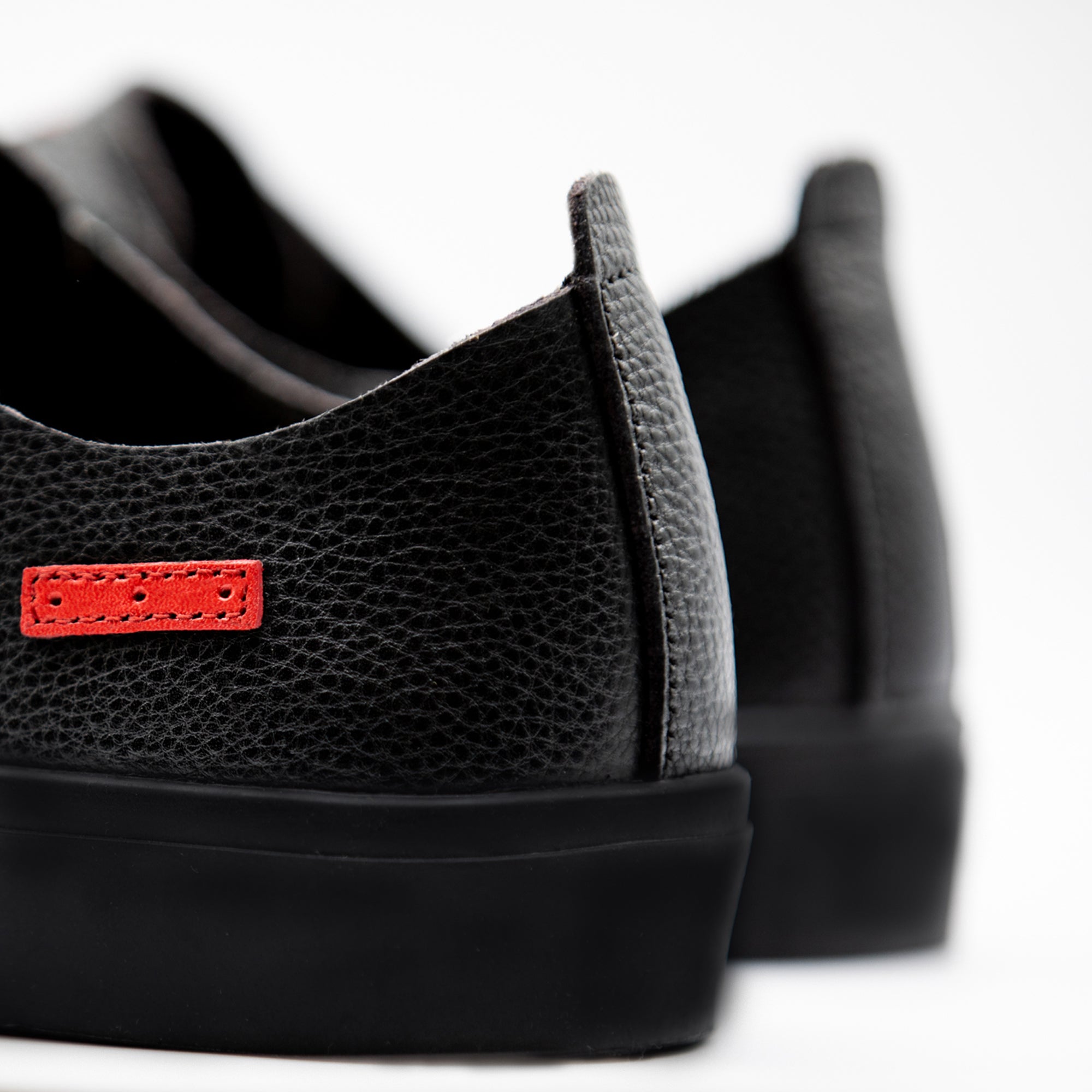 Seika Black Full-Grain Leather / Black