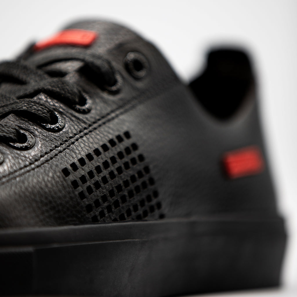 Seika Black Full-Grain Leather / Black