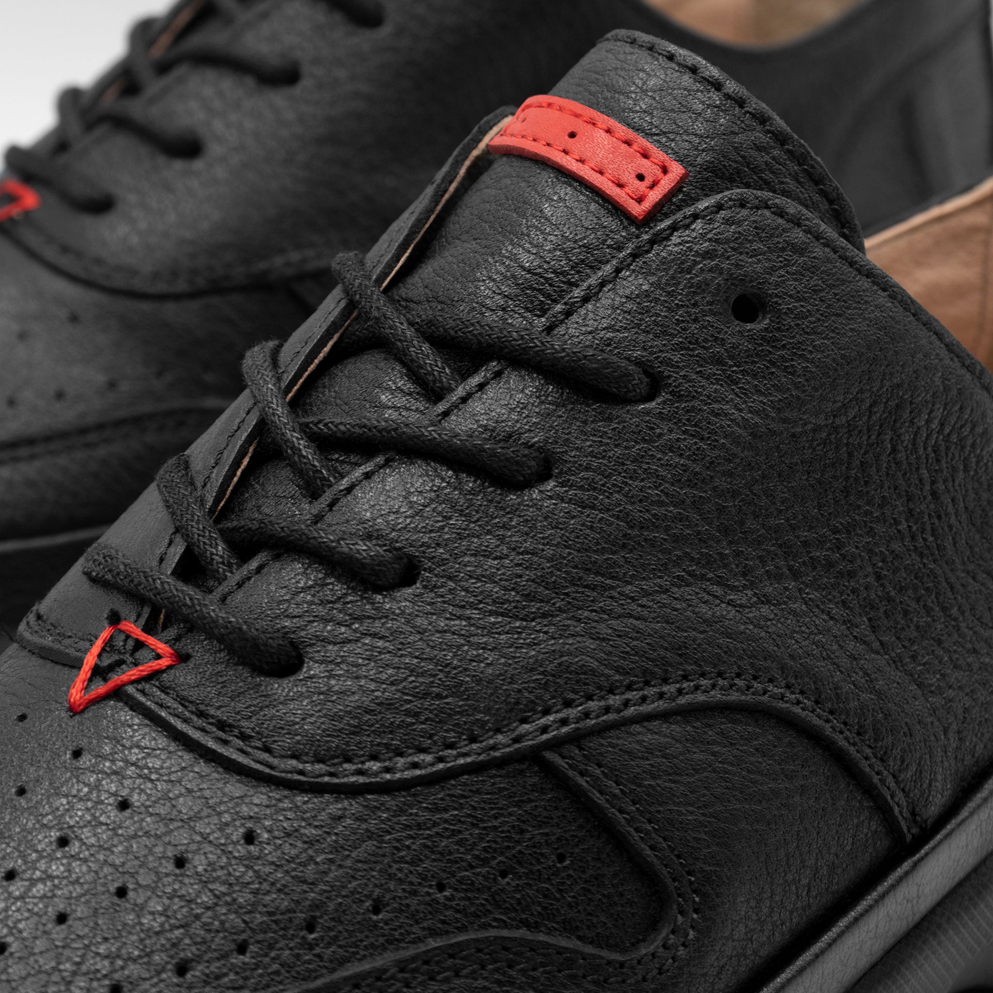 Sisero / Black Full-Grain Leather / Black